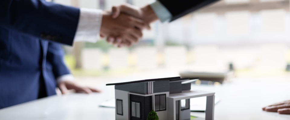 ¿quién paga los honorarios de la inmobiliaria?